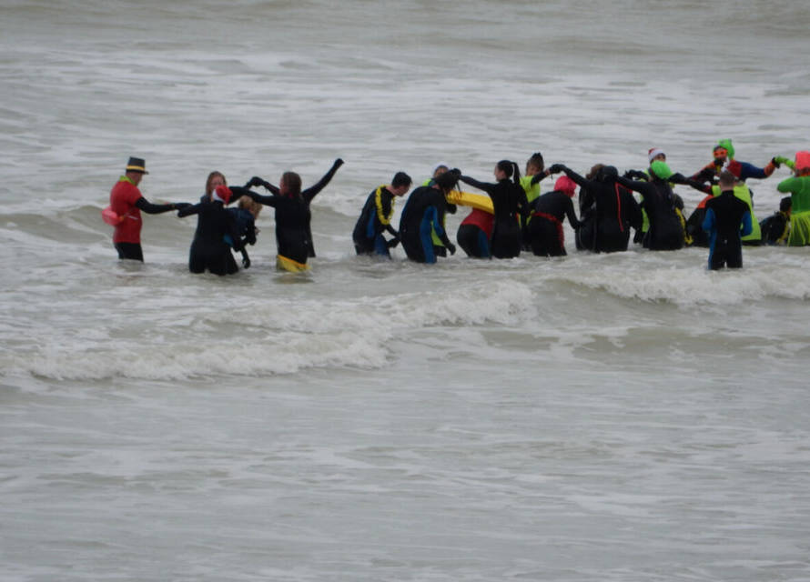 L'Éclaireur : Bain du Nouvel an à Cayeux-sur-Mer