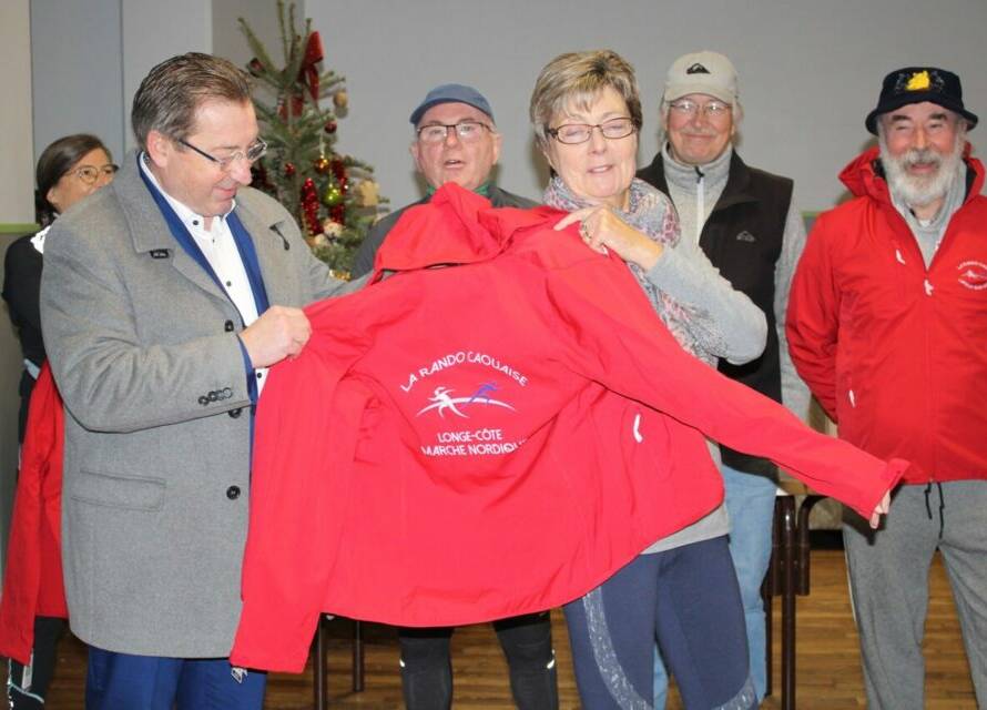 L'Éclaireur : De nouveaux blousons aux couleurs de la Rando Caouaise